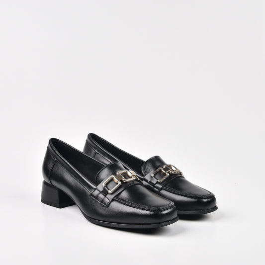 Pitillos Spanish Classic Low Heel Shoes for Women in Black.