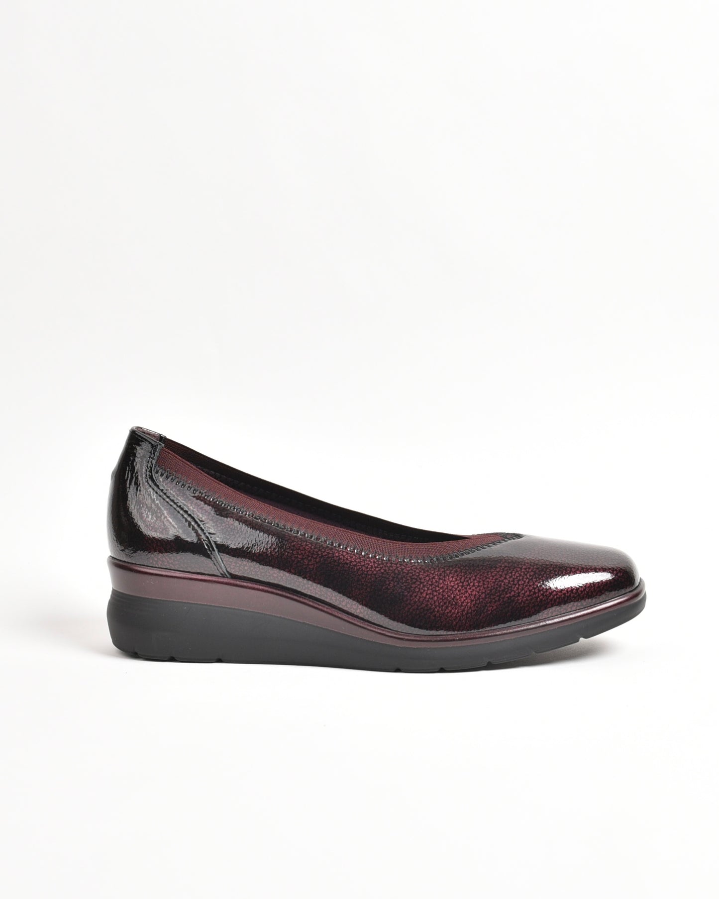 Pitillos classic shoes for women in shiny burdo