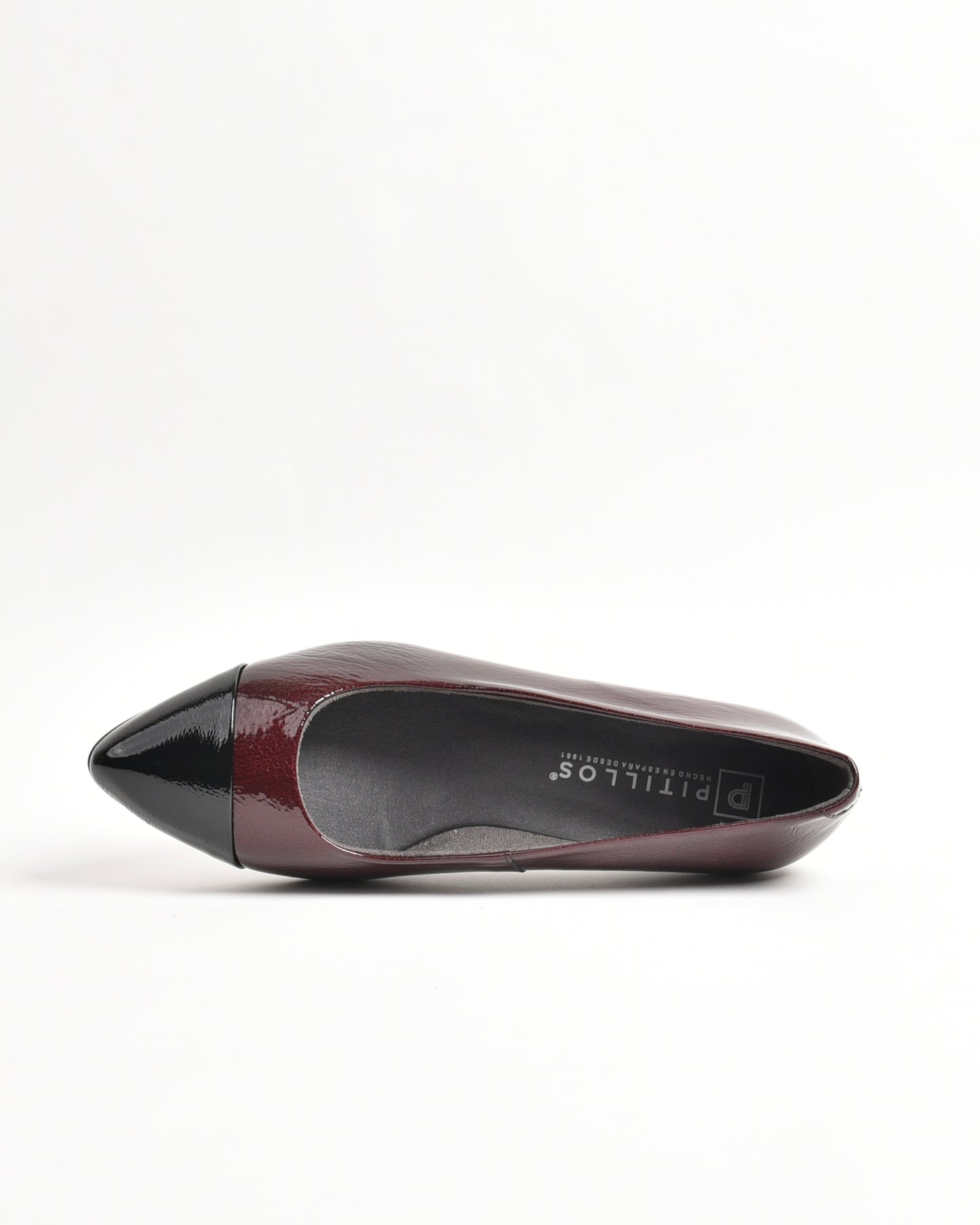 Pitillos classic shoes for women in shiny black and burdo