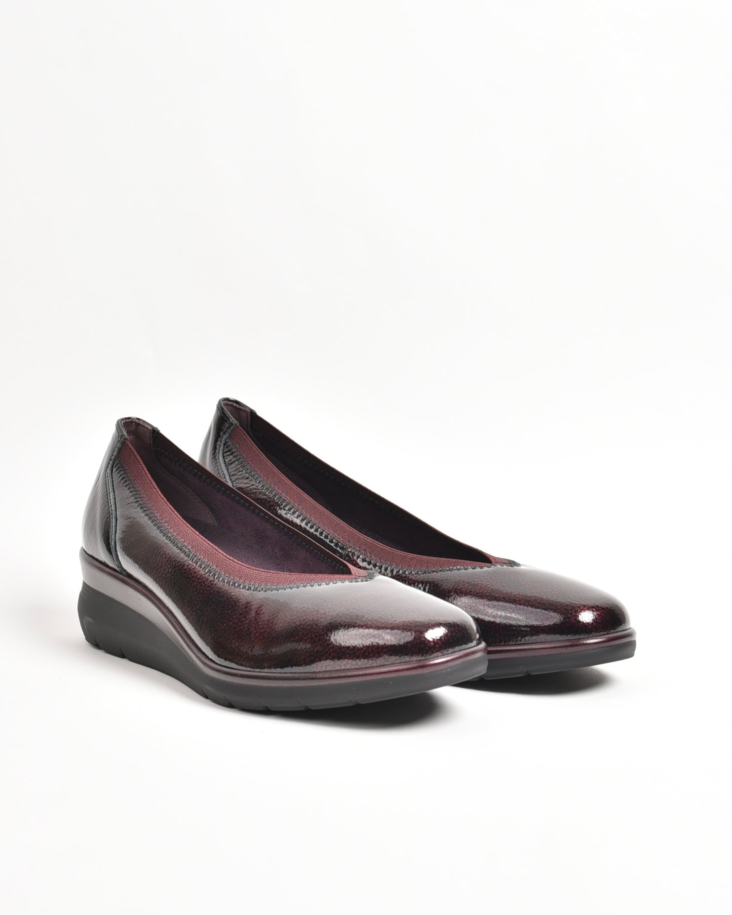 Pitillos classic shoes for women in shiny burdo