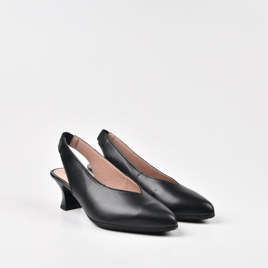 Pitillos Spanish Medium Heel Sandal for Women in Black.