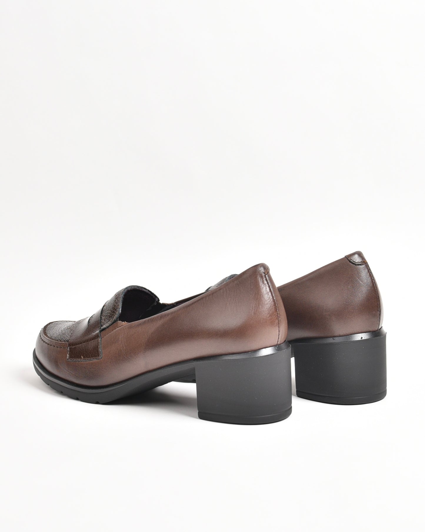 Pitillos classic shoes for women in brown