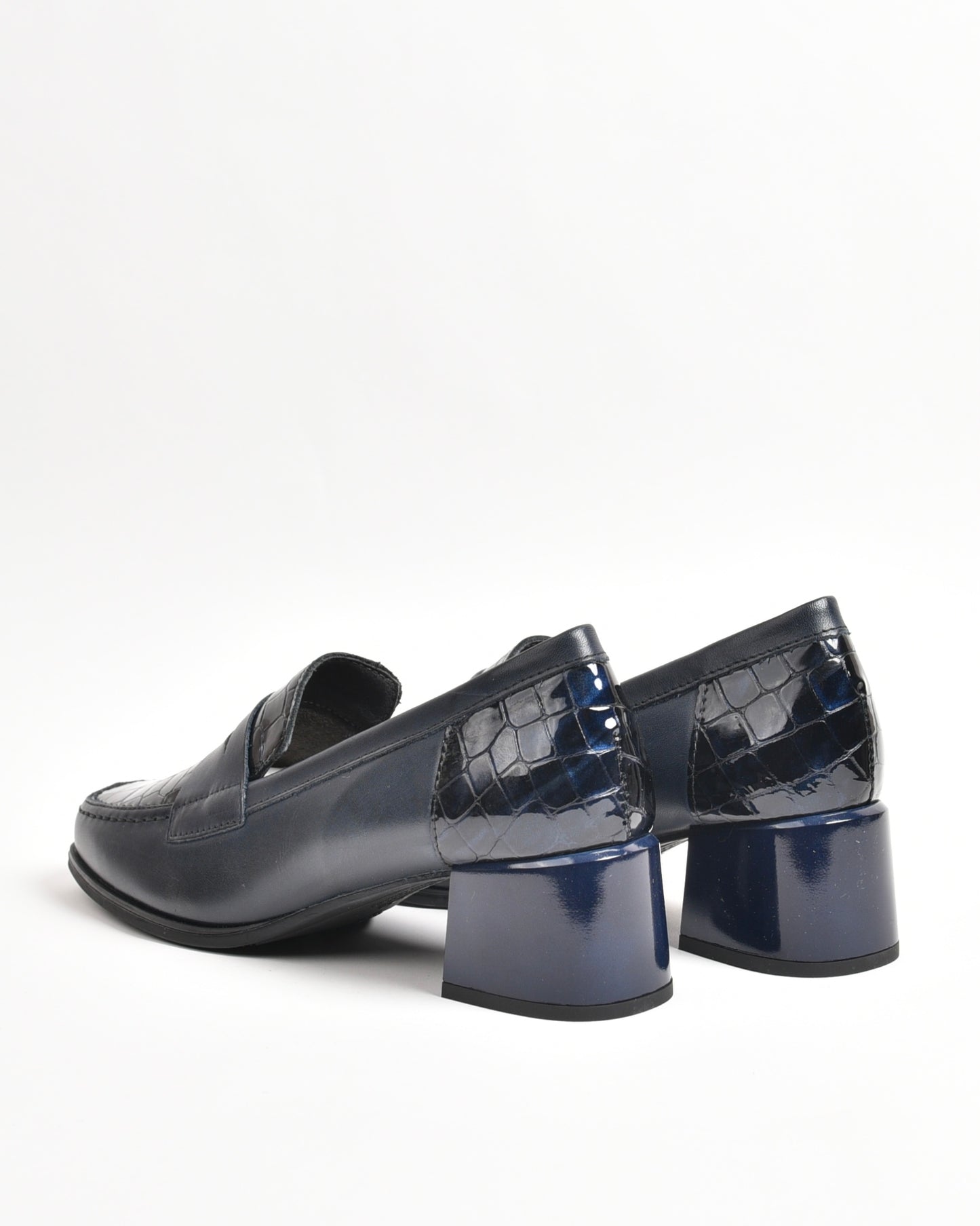 Pitillos classic shoes for women in shiny blue