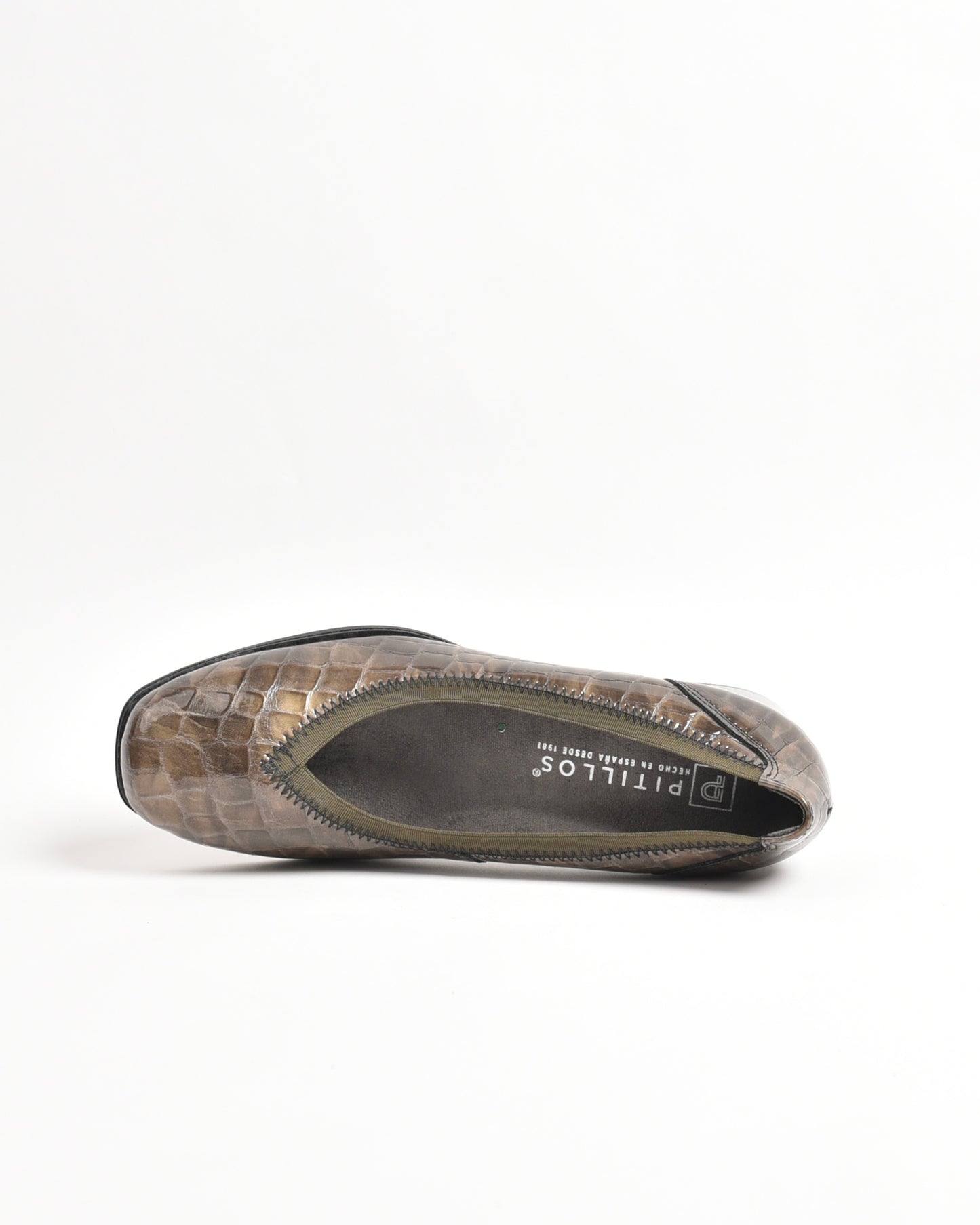 Pitillos classic shoes for women in shiny Humo