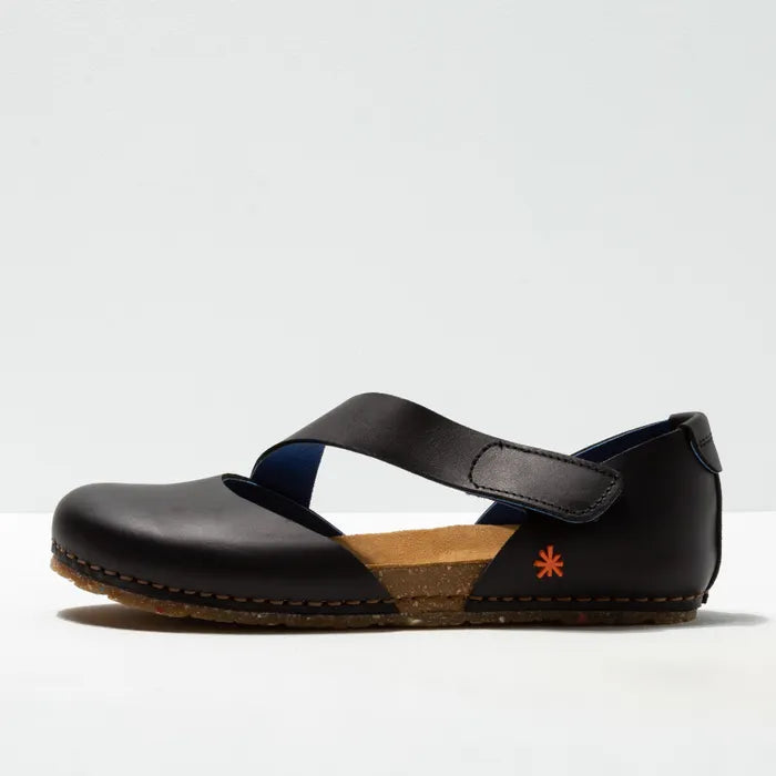 Art Spanish Strap Sandal for Women in Nappa Black.