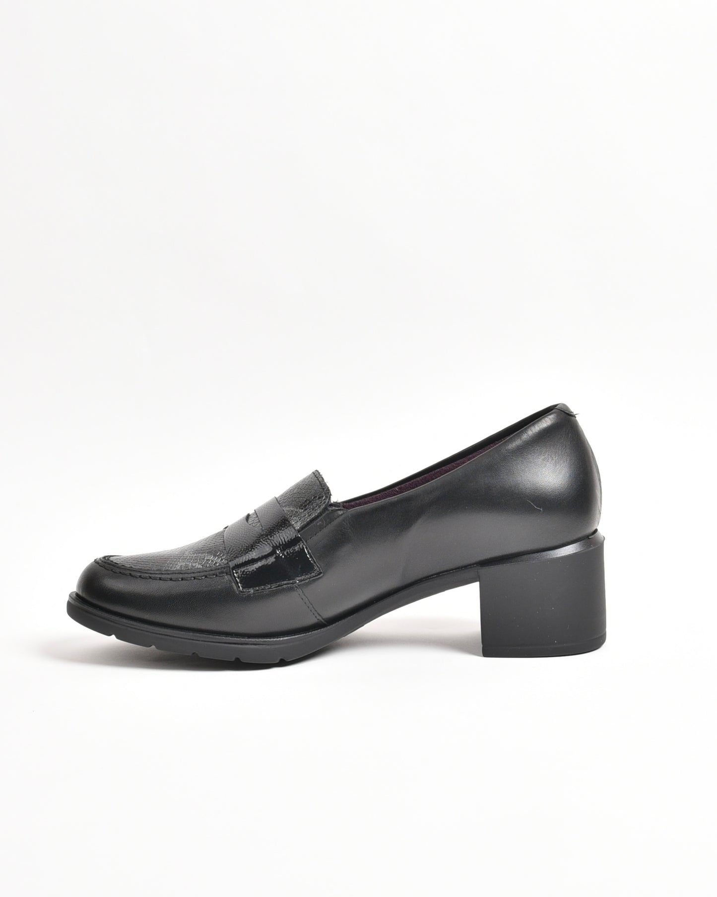 Pitillos classic shoes for women in black