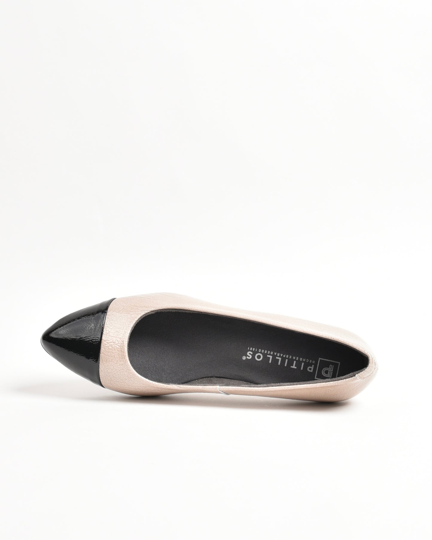 Pitillos classic shoes for women in shiny black and beige