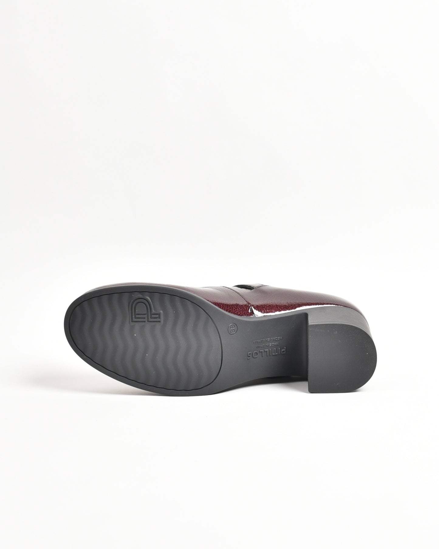 Pitillos classic high heel shoes for women in shiny burdo