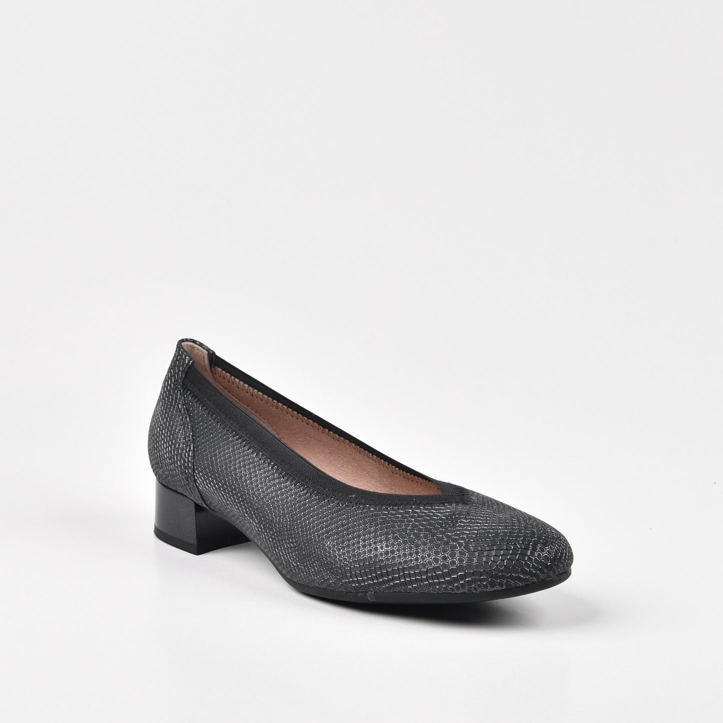 Pitillos Spanish Classic Low Heel Shoe for Women in Black.