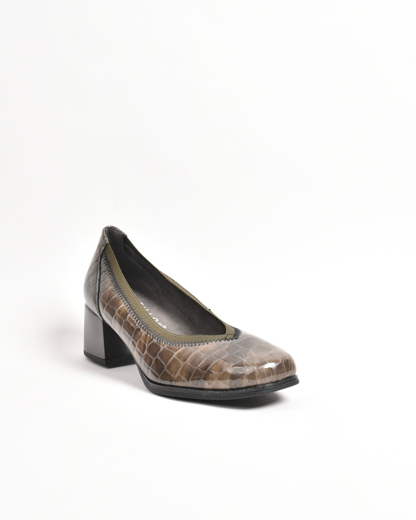 Pitillos classic shoes for women in shiny Humo