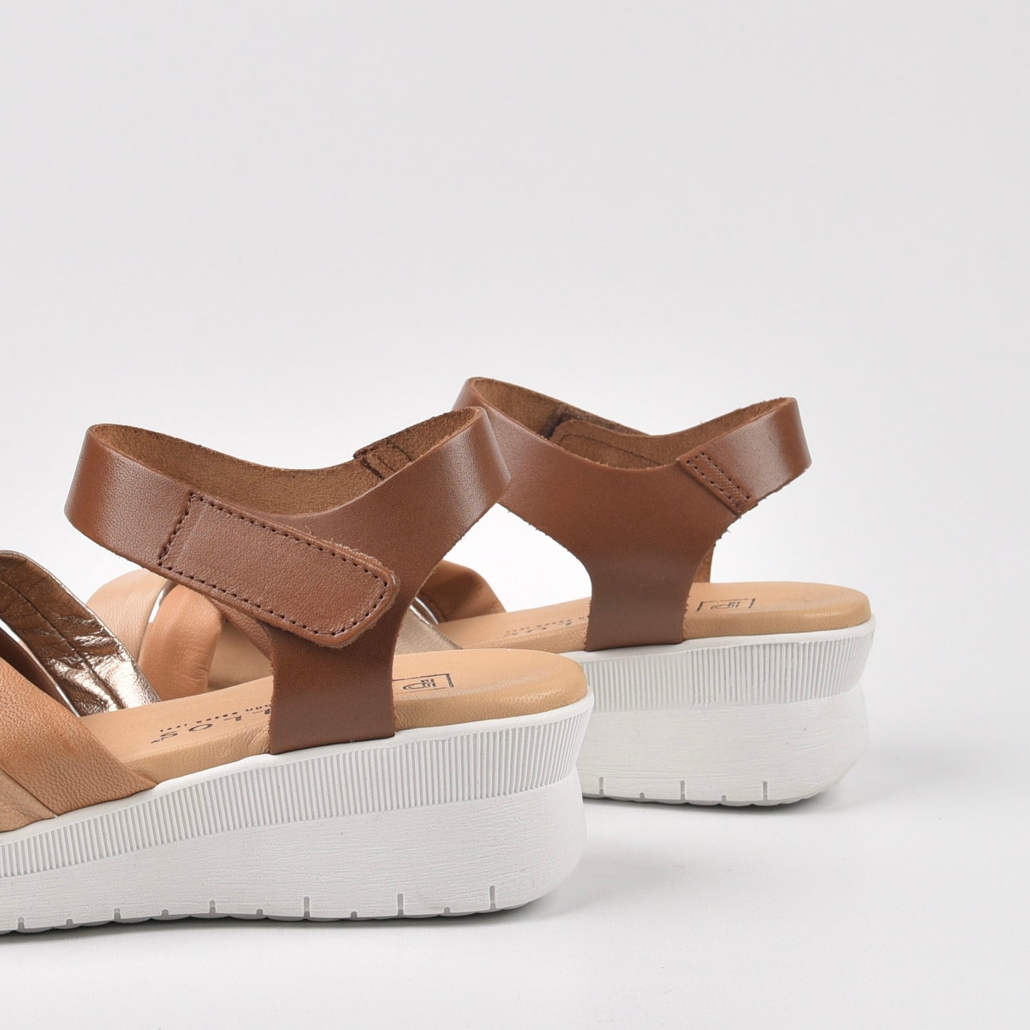 Pitillos Spanish Classic Sandals for Women in camel.