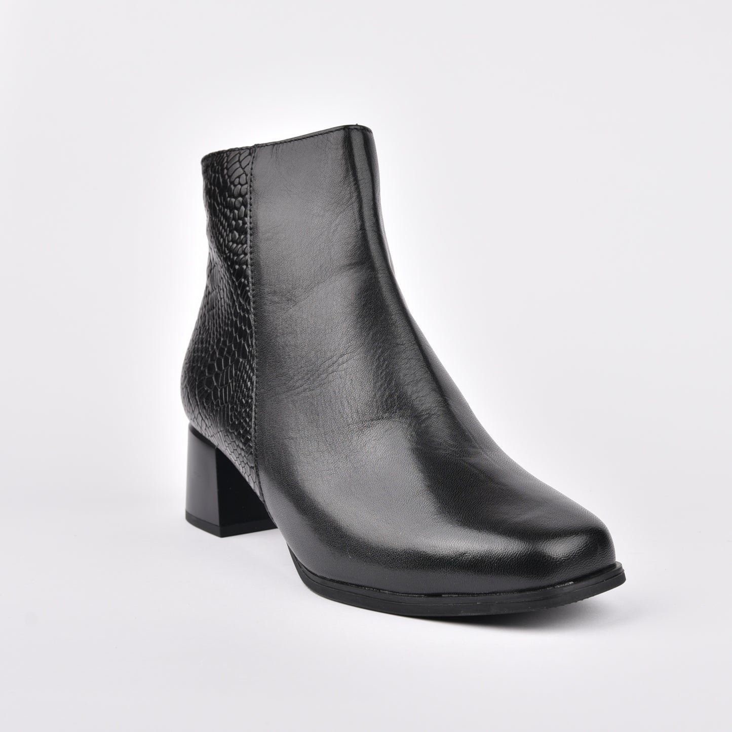 Pitillos spanish boots for women in black