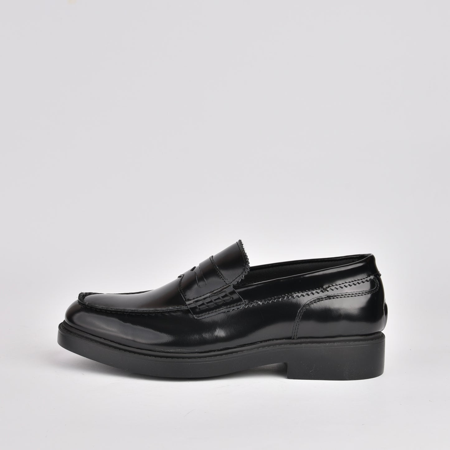 Kebo Italian loafers for men in shiny black