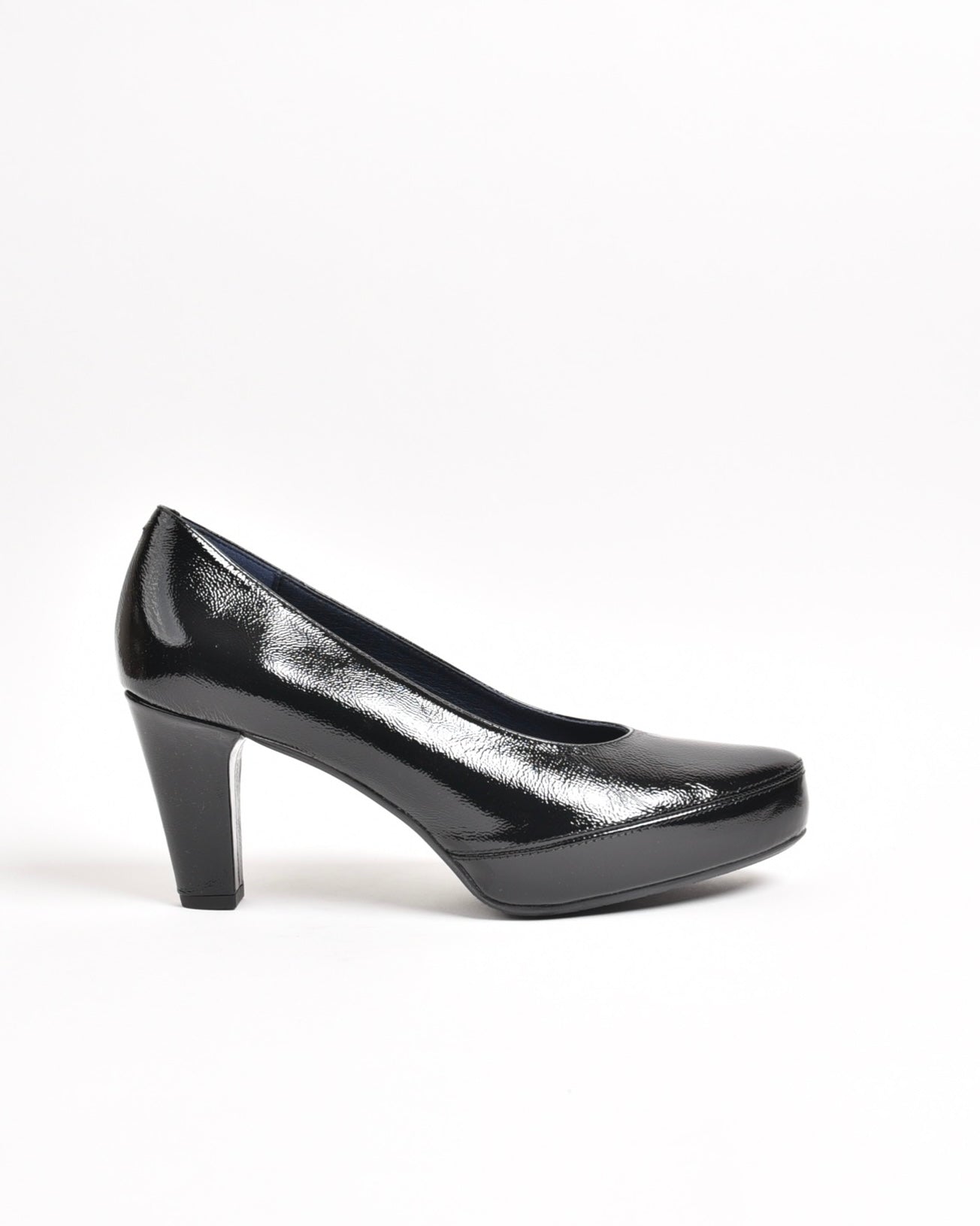 Fluchos classic high hell shoes for women in shiny black