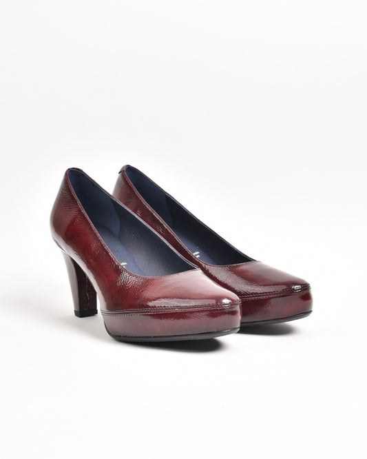 Fluchos classic high hell shoes for women in shiny burdo