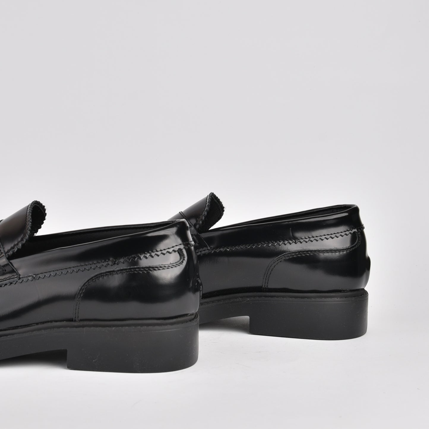 Kebo Italian loafers for men in shiny black