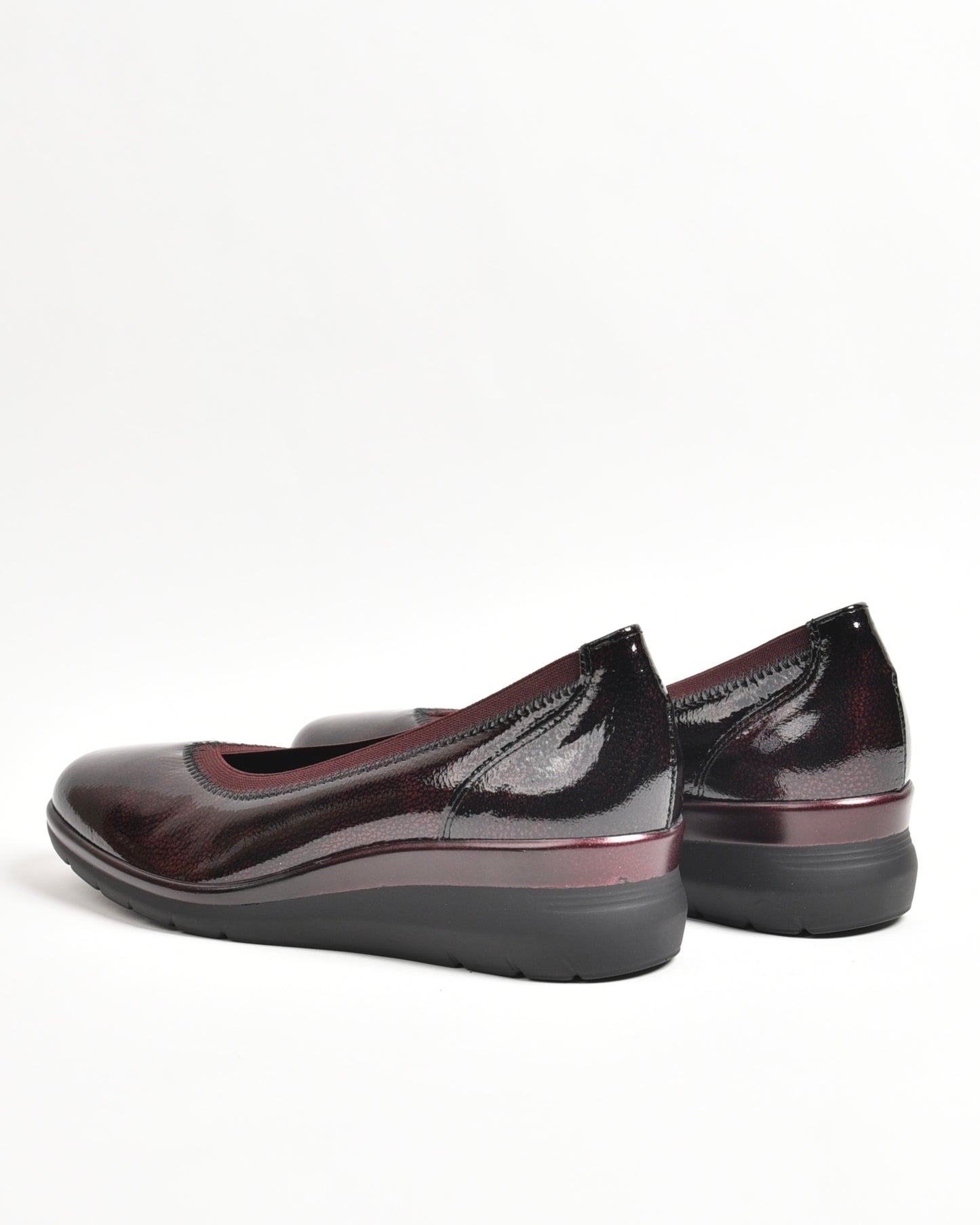 Pitillos classic shoes for women in shiny burdo