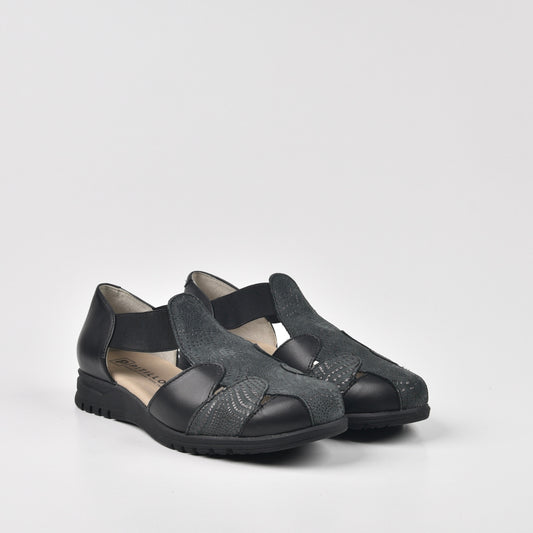 Pitillos Spanish Classic Sandal for Women in Black.