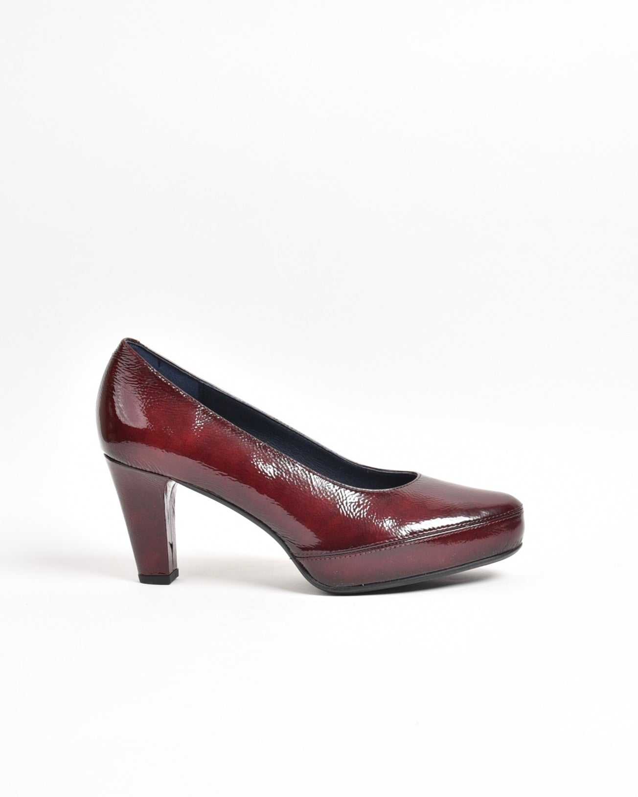 Fluchos classic high hell shoes for women in shiny burdo