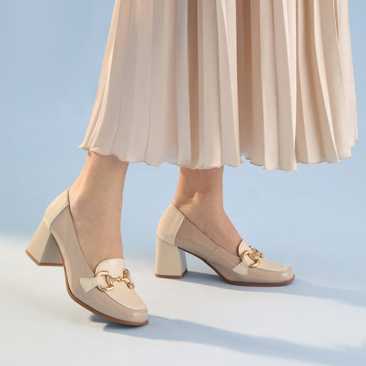 Pitillos Spanish High-heel Shoe for Women in beige .
