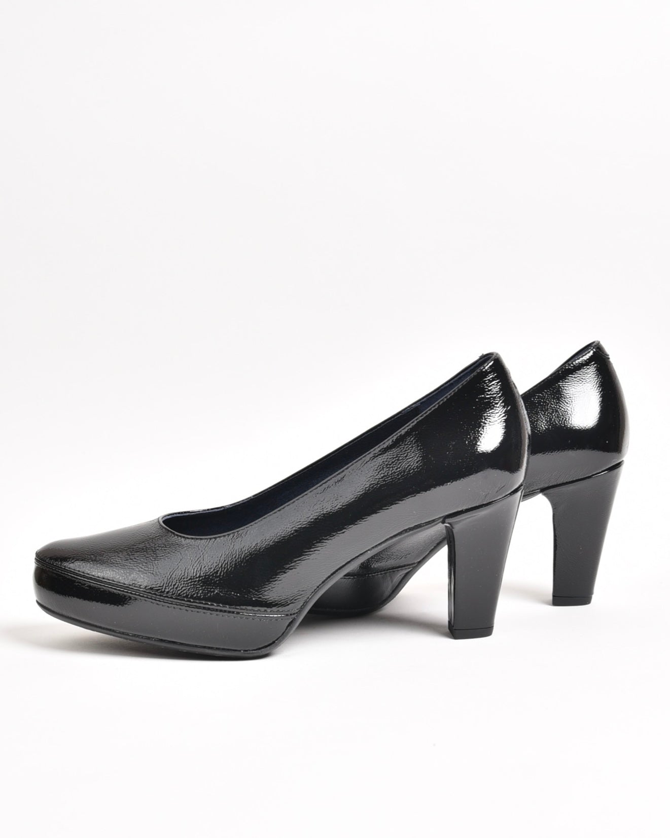 Fluchos classic high hell shoes for women in shiny black
