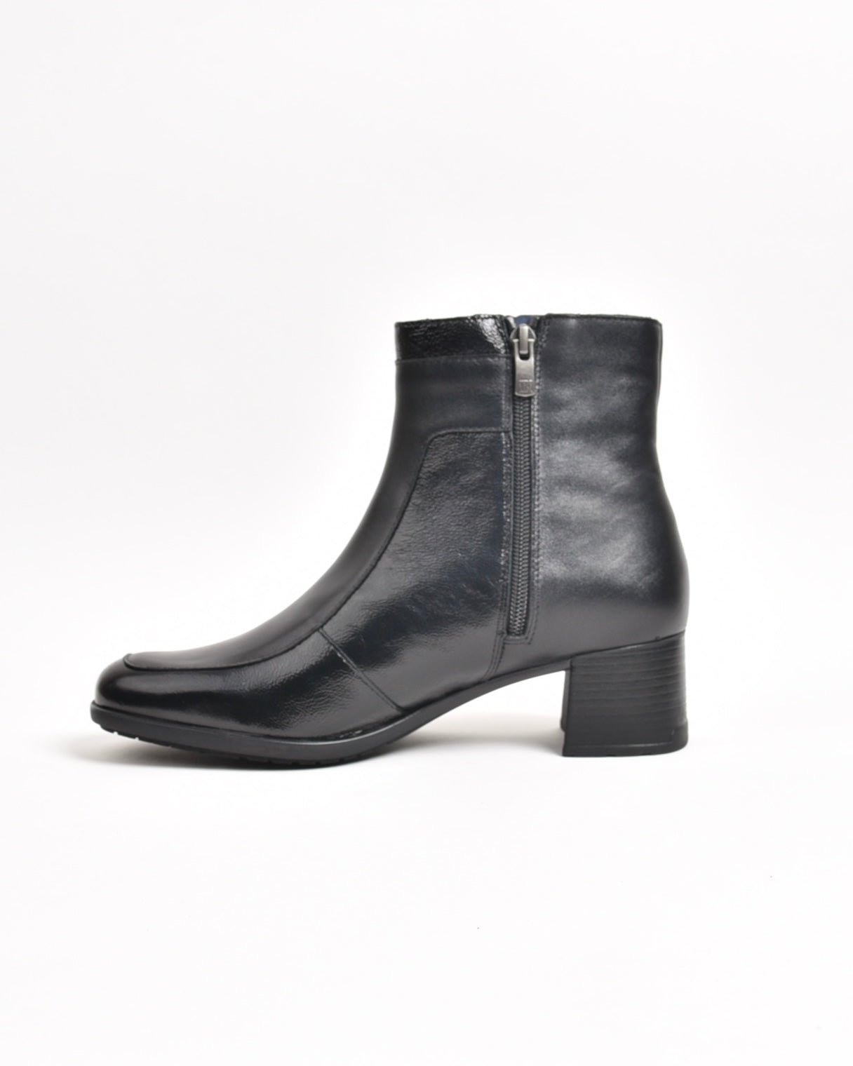 Fluchos classic med hell boots for women in shiny black