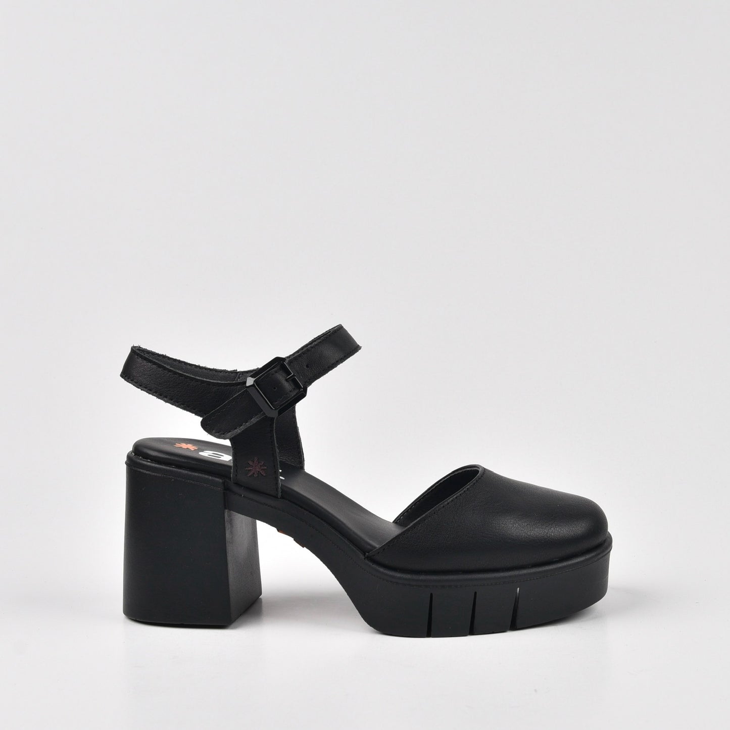 Art Spanish Medium-Heel Sandal for Women in Nappa Black.
