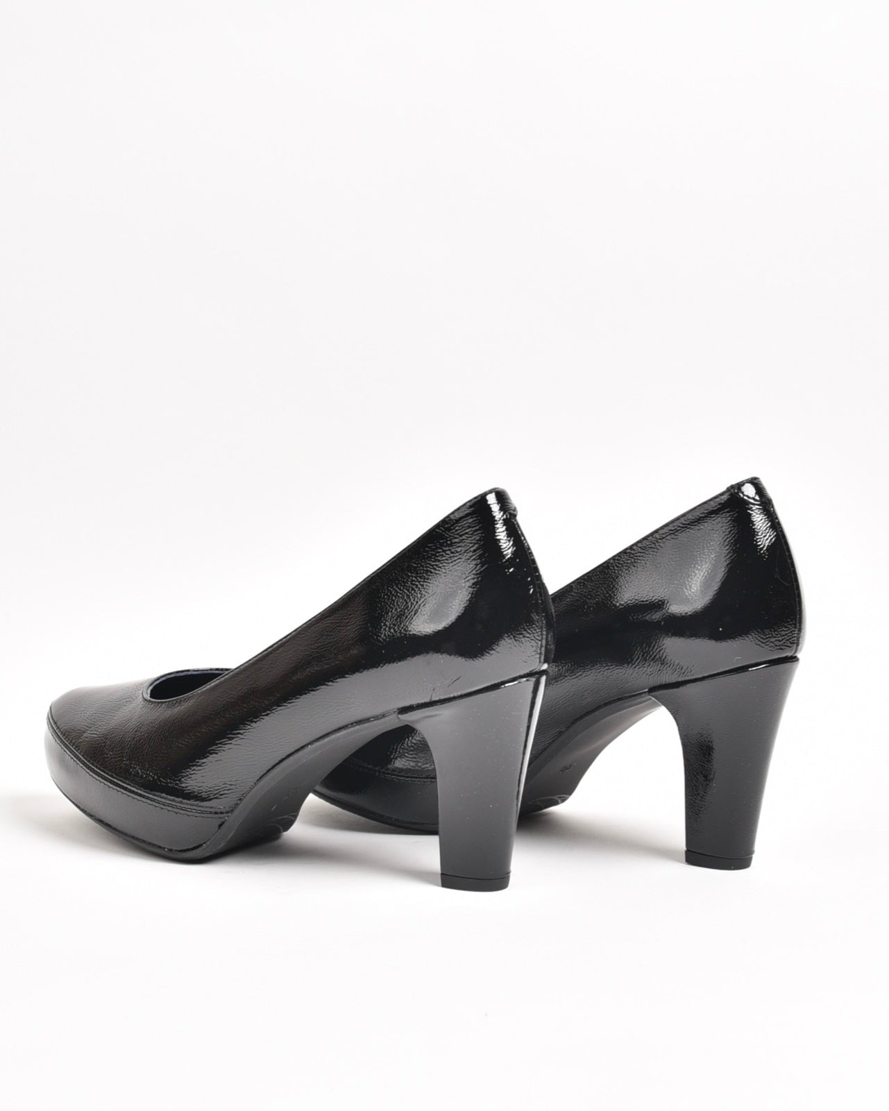 Fluchos classic high hell shoes for women in shiny black