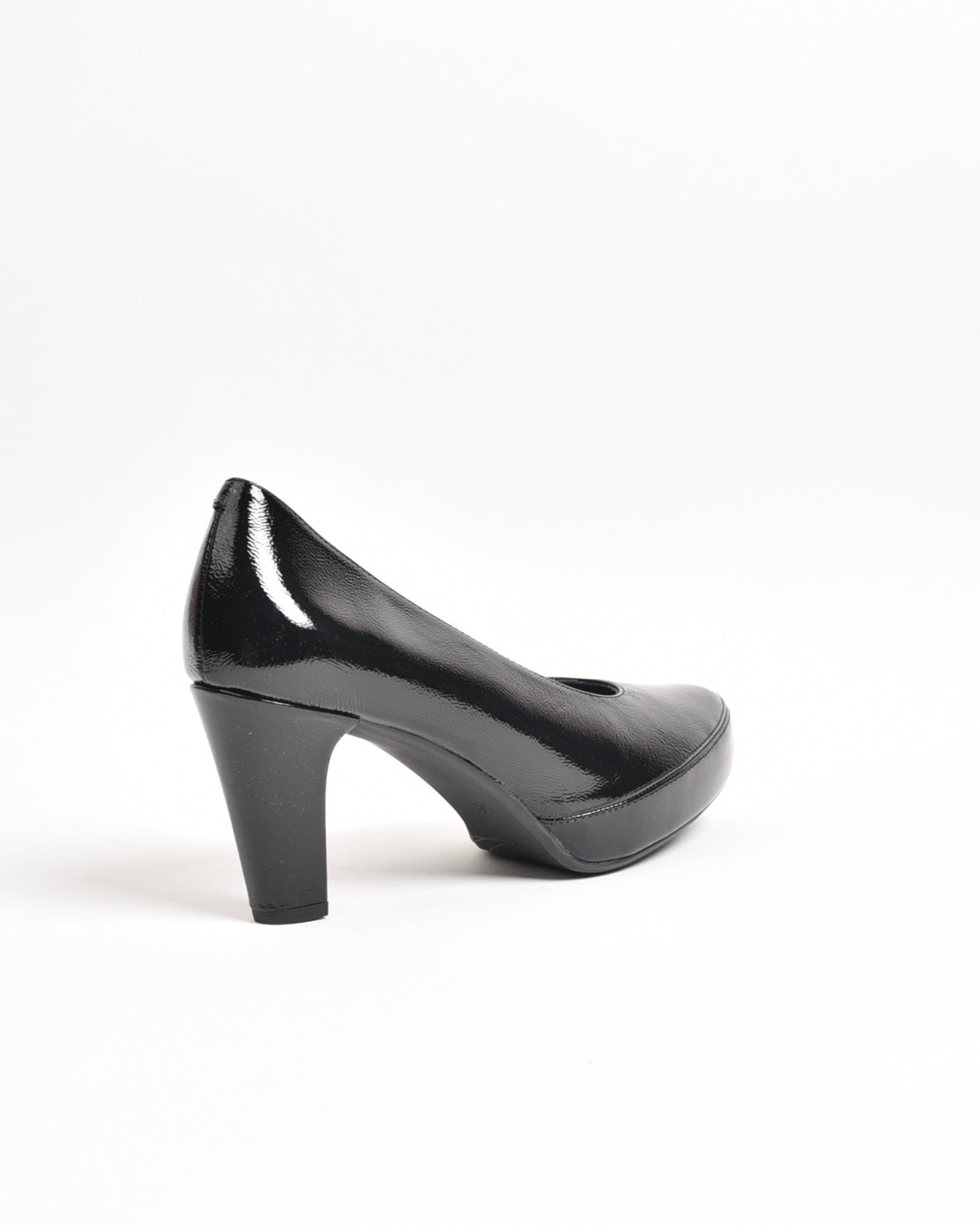 Fluchos classic high hell shoes for women in shiny black