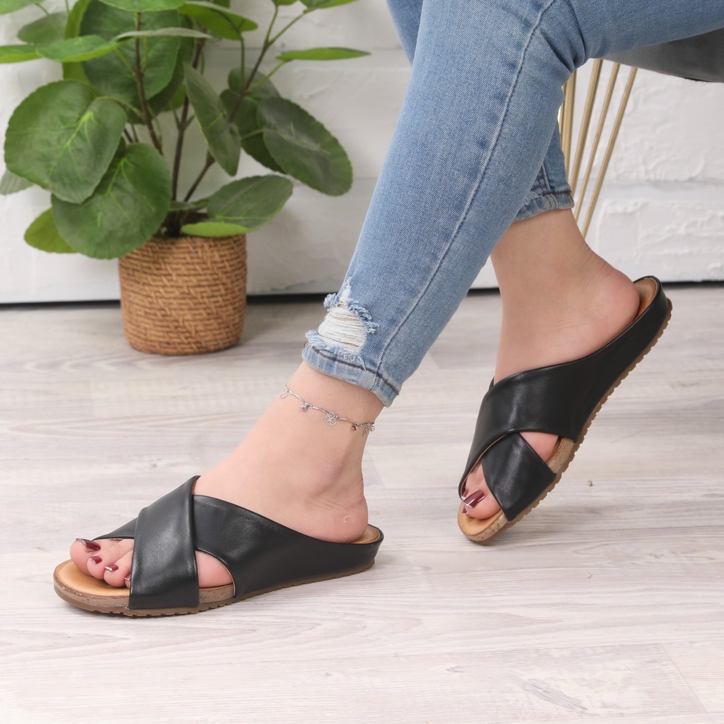 Shalapi slippers for women in Black