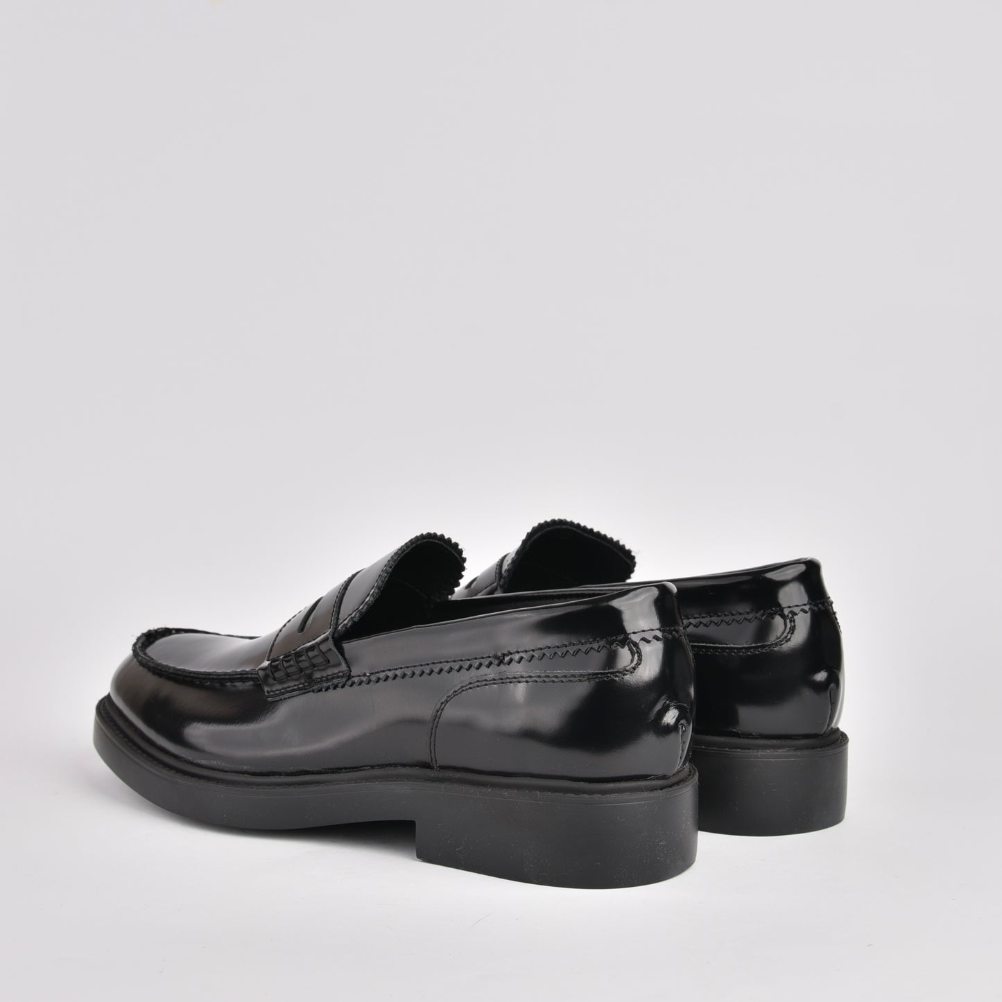 Kebo Italian loafers for men in shiny black