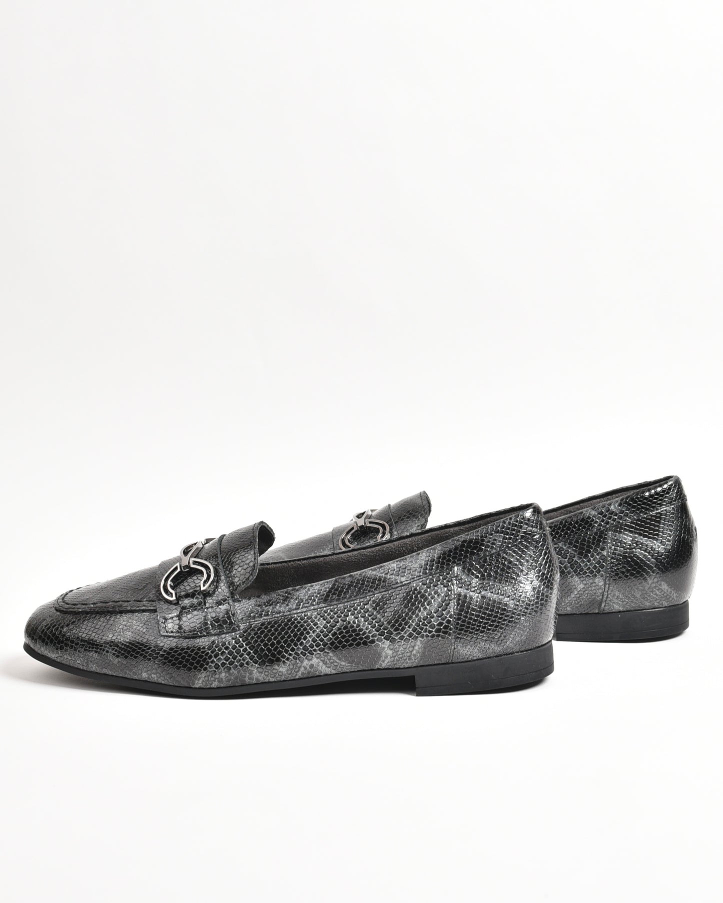 Pitillos loafers for women in black