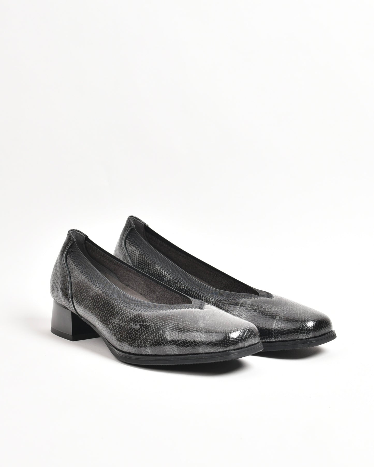 Pitillos classic shoes for women in black