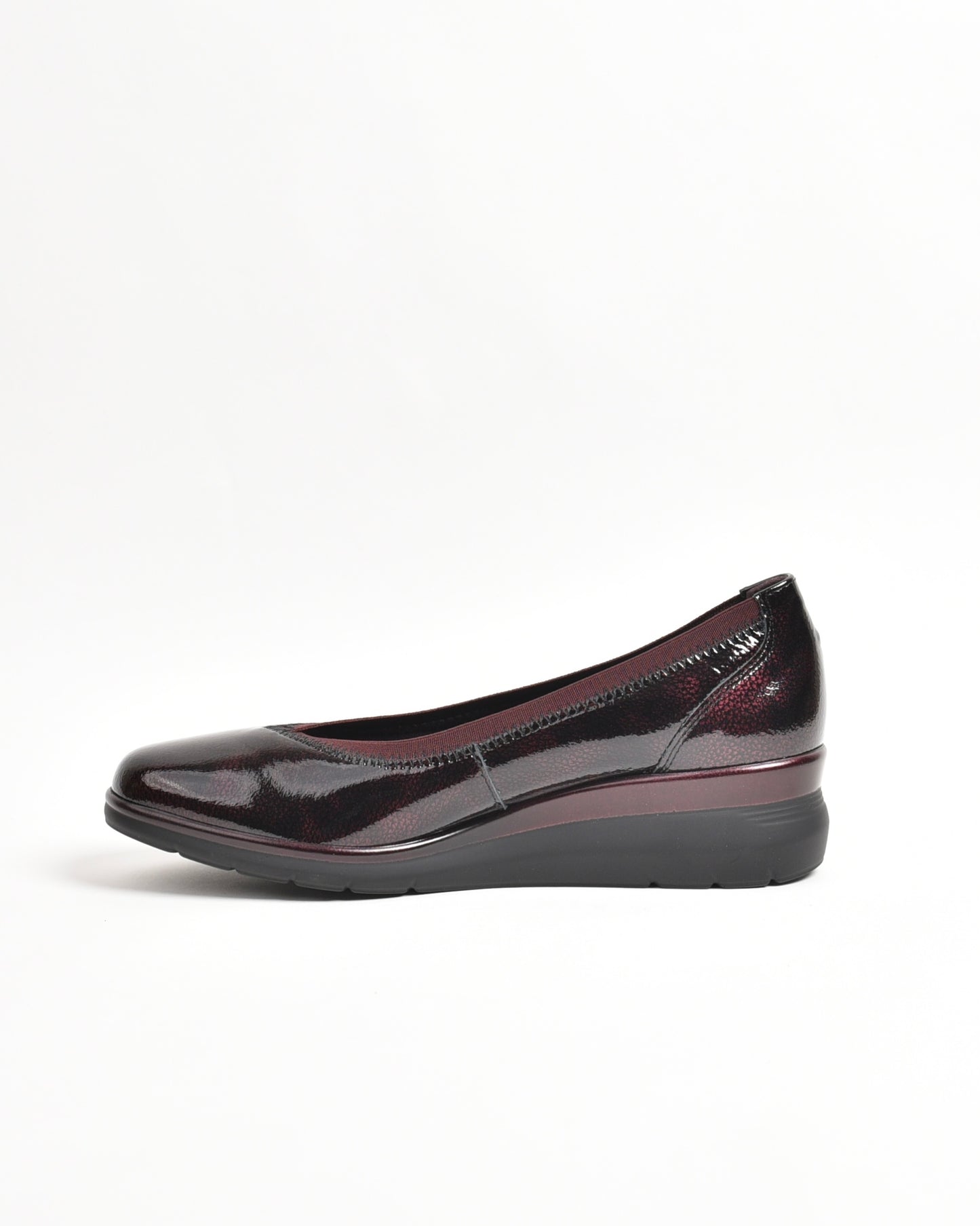 Pitillos classic shoes for women in shiny burdo