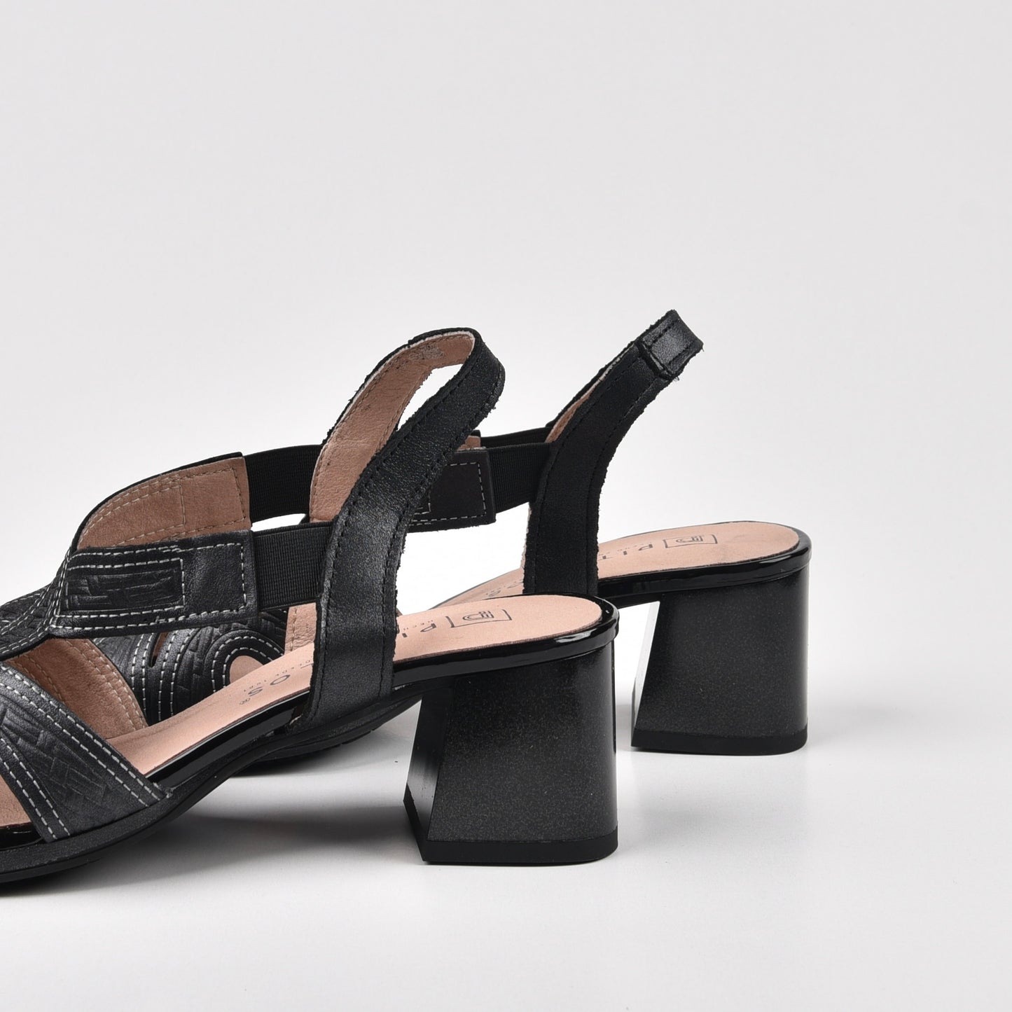 Pitillos Spanish Classic Medium Heel Sandal for Women in Black.