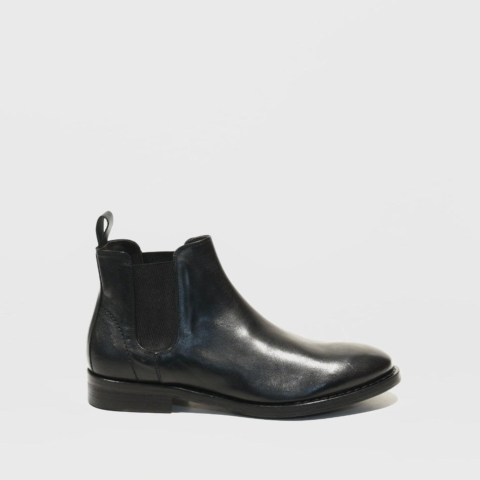 Shalapi Italian Chelsea boots for men in black