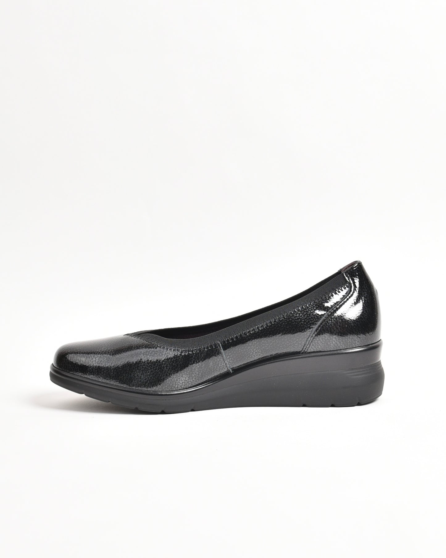 Pitillos classic shoes for women in shiny black