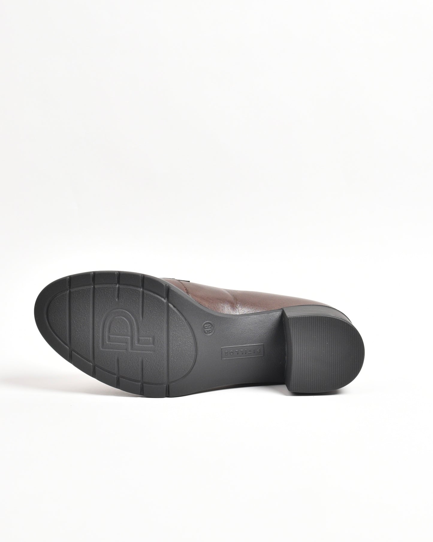 Pitillos classic shoes for women in brown