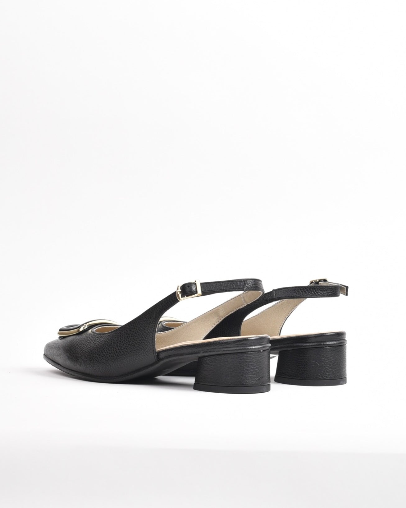 Dorking Fluchos Classic Comfortable Sandal for women in Black.