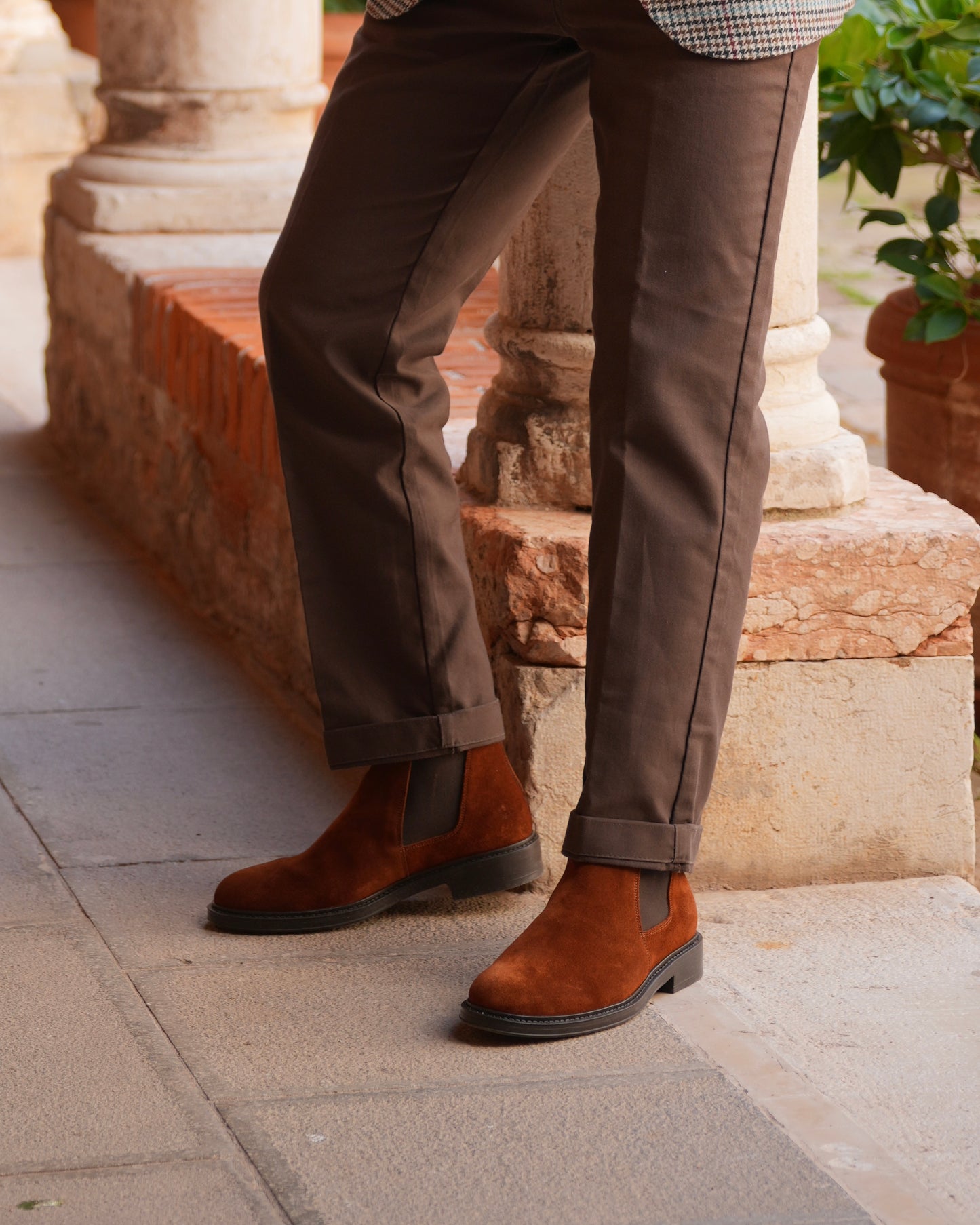 Shalapi Chelsea Boots for men in suede camel