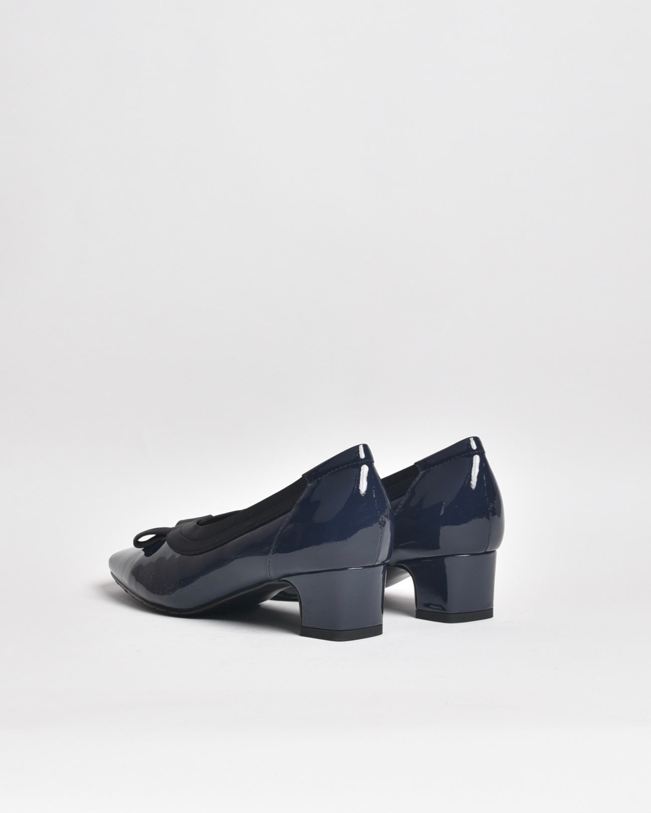 SHALAPI ITALY Classic Shoes Guanine Leather for Women in Shiny Blue. C27