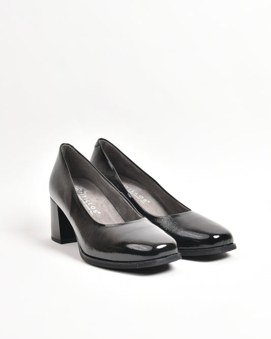 Pitillos classic high heel shoes for women in shiny black