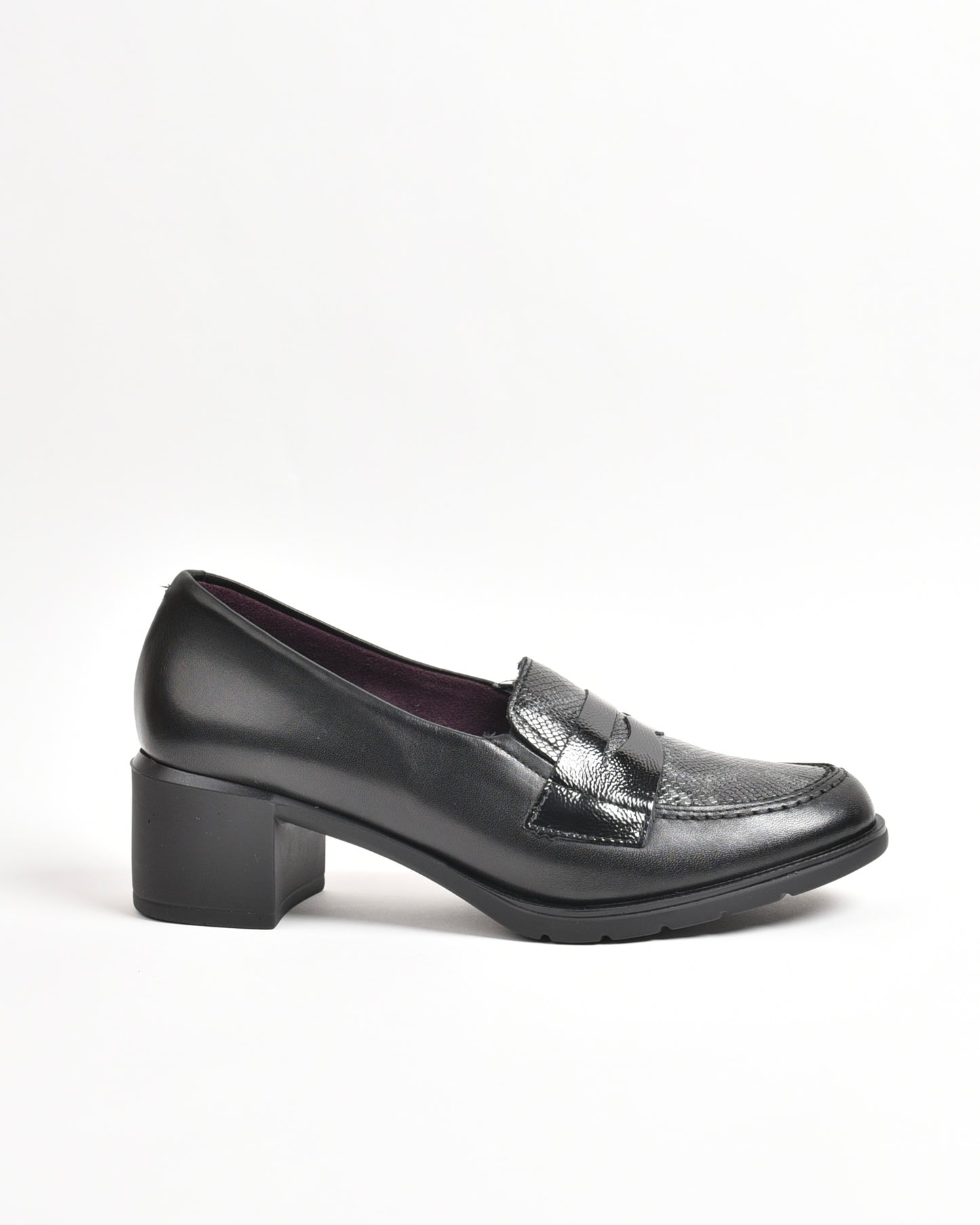 Pitillos classic shoes for women in black
