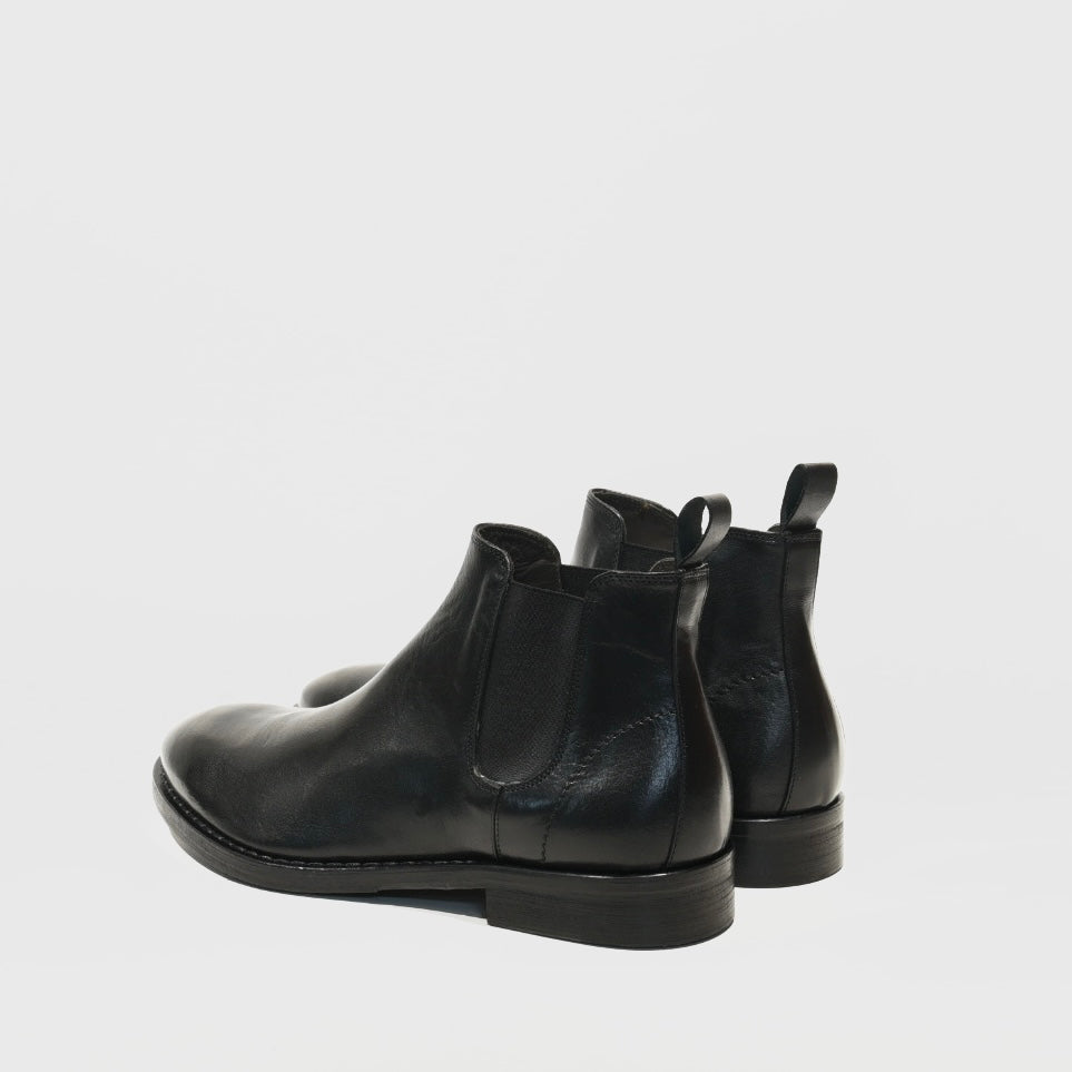 Shalapi Italian Chelsea boots for men in black