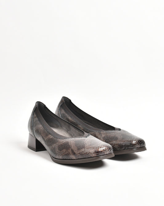 Pitillos classic shoes for women in brown