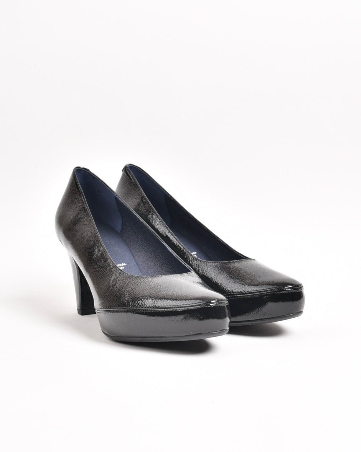 Fluchos classic high hell shoes for women in shiny black