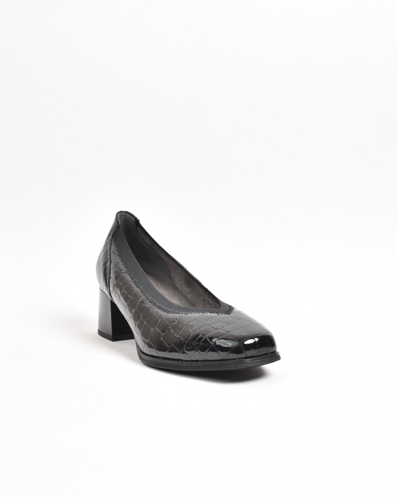 Pitillos classic shoes for women in shiny black