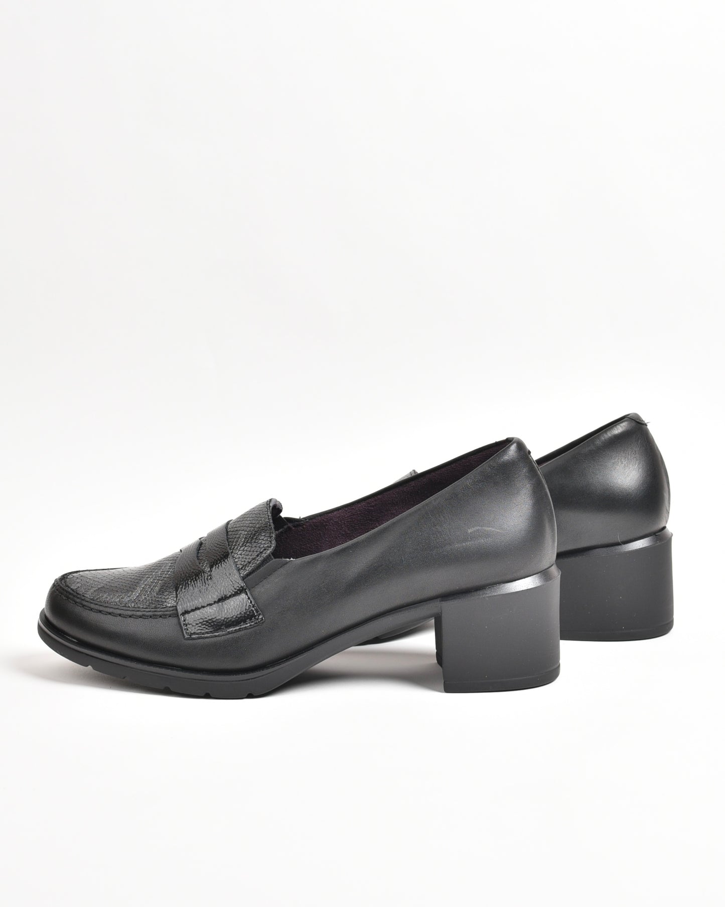 Pitillos classic shoes for women in black