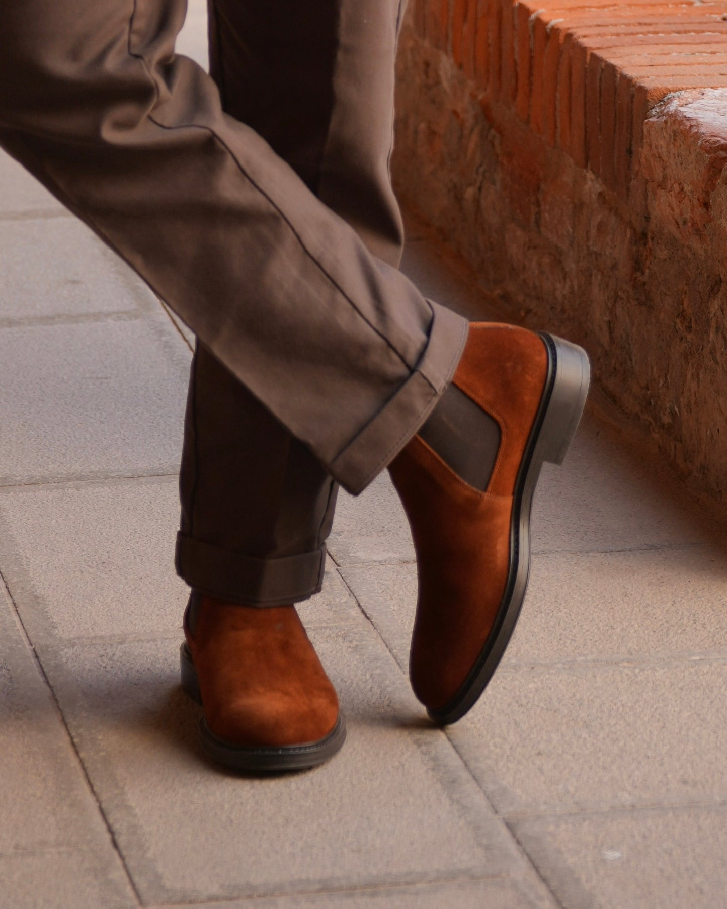 Shalapi Chelsea Boots for men in suede camel
