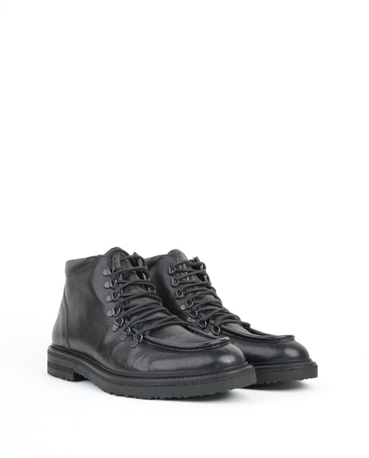 Shalapi boots in grain leather for men in black